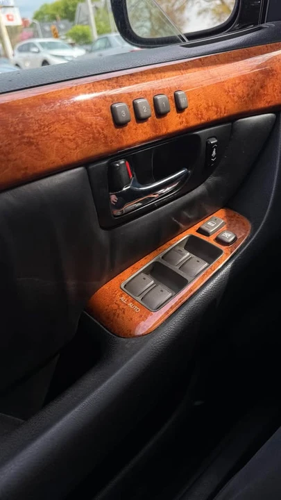 2003 Lexus LS 3rd Gen - Image 11 of 18