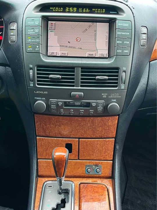 2003 Lexus LS 3rd Gen - Image 11 of 17