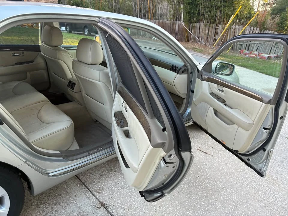 2003 Lexus LS 3rd Gen - Image 12 of 20