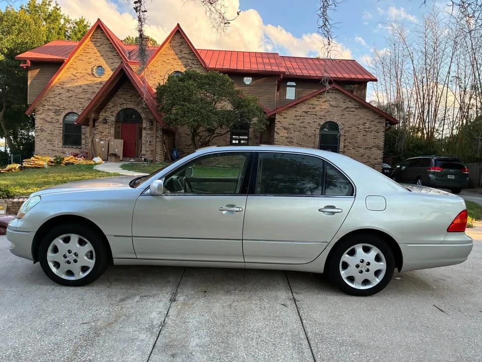 2003 Lexus LS 3rd Gen - Image 16 of 20