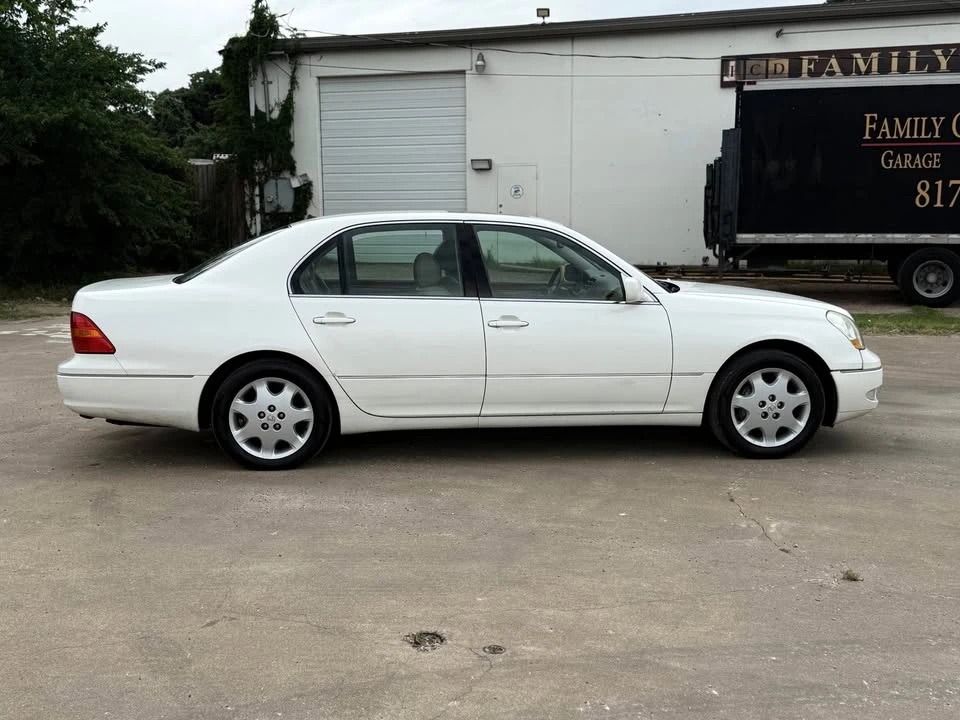 2003 Lexus LS 3rd Gen - Image 5 of 16