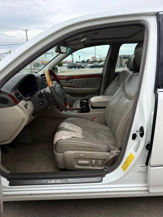 2003 Lexus LS 3rd Gen - Image 12 of 16