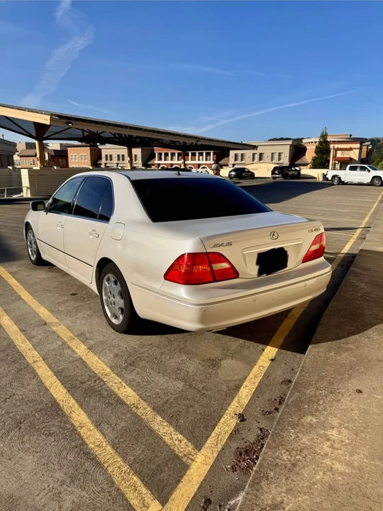 2003 Lexus LS 3rd Gen - Image 2 of 9
