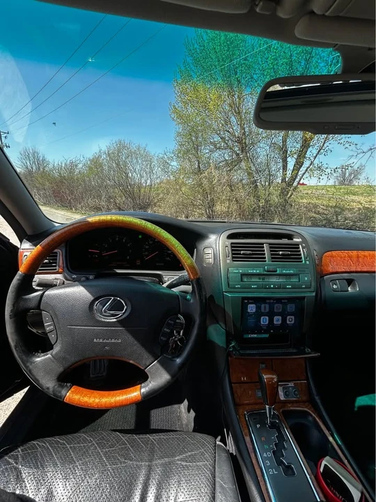 2003 Lexus LS 3rd Gen - Image 6 of 17