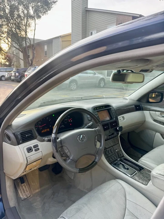 2003 Lexus LS 3rd Gen - Image 9 of 18