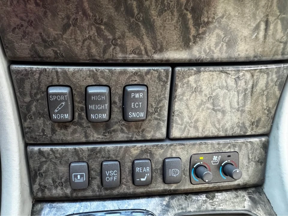 2003 Lexus LS 3rd Gen - Image 16 of 18