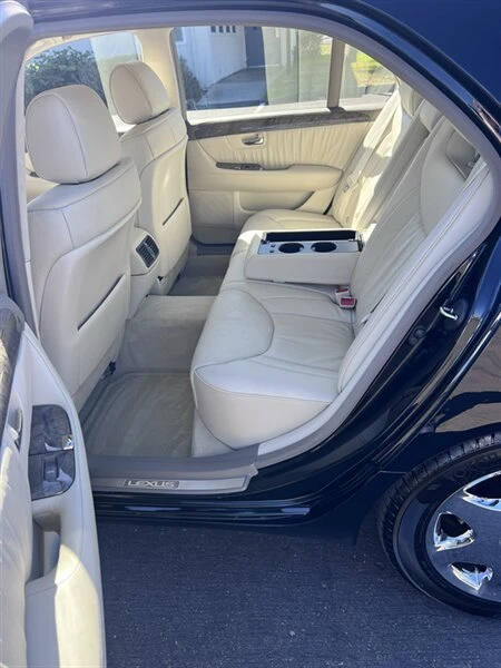 2003 Lexus LS 3rd Gen - Image 12 of 20