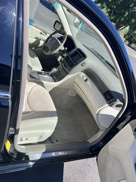 2003 Lexus LS 3rd Gen - Image 15 of 20