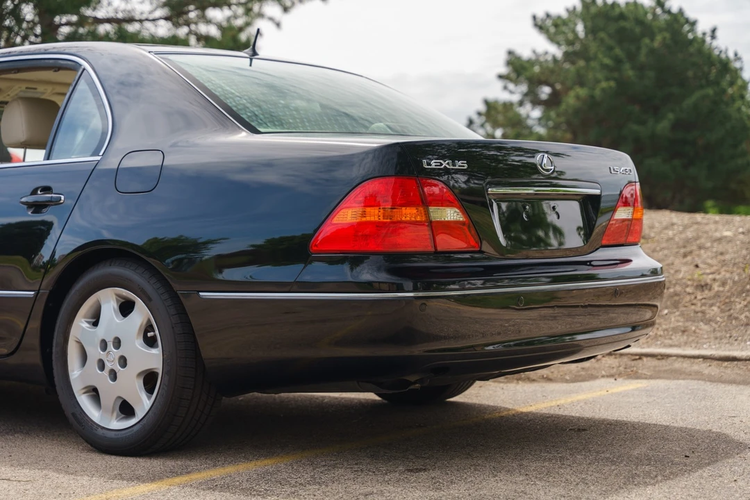 2003 Lexus LS 3rd Gen - Image 11 of 31