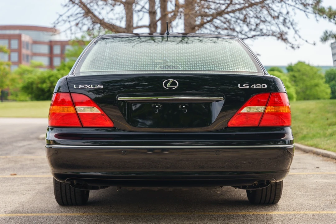 2003 Lexus LS 3rd Gen - Image 15 of 31