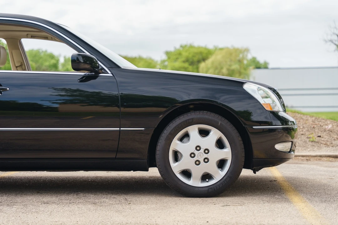 2003 Lexus LS 3rd Gen - Image 19 of 31