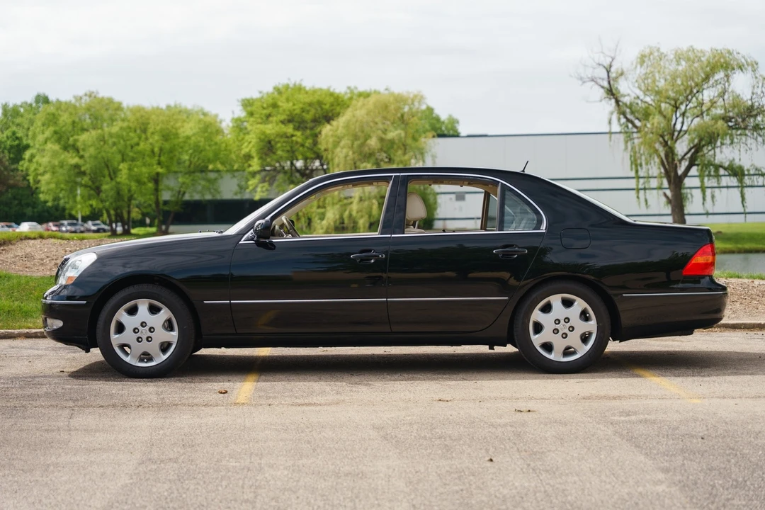 2003 Lexus LS 3rd Gen - Image 2 of 31