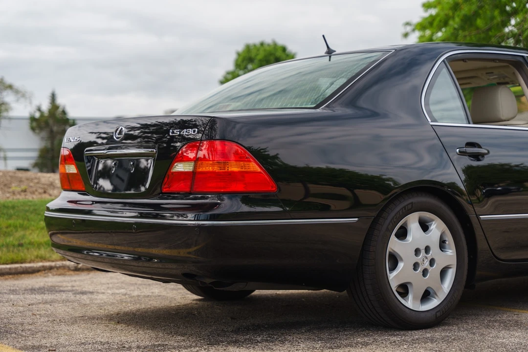 2003 Lexus LS 3rd Gen - Image 21 of 31