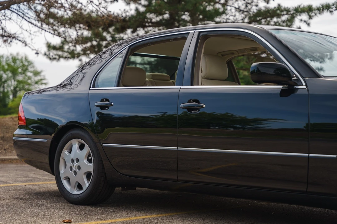 2003 Lexus LS 3rd Gen - Image 26 of 31