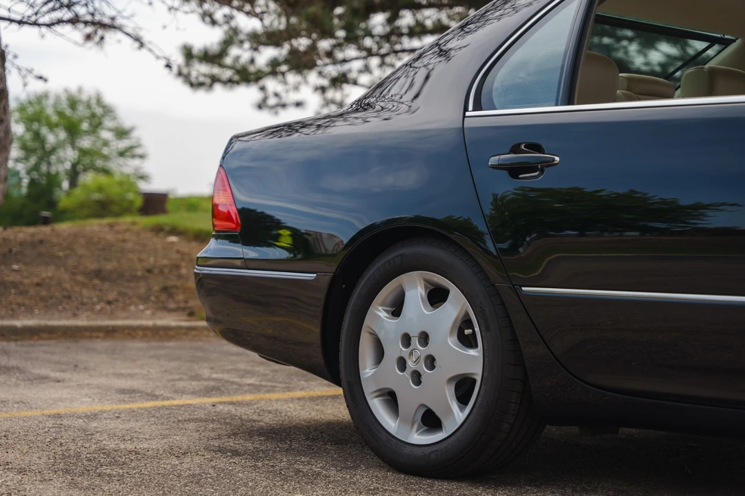 2003 Lexus LS 3rd Gen - Image 27 of 31