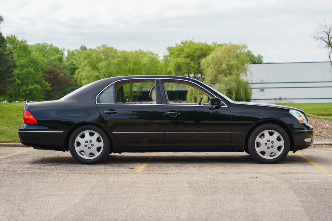 2003 Lexus LS 3rd Gen - Image 16 of 31