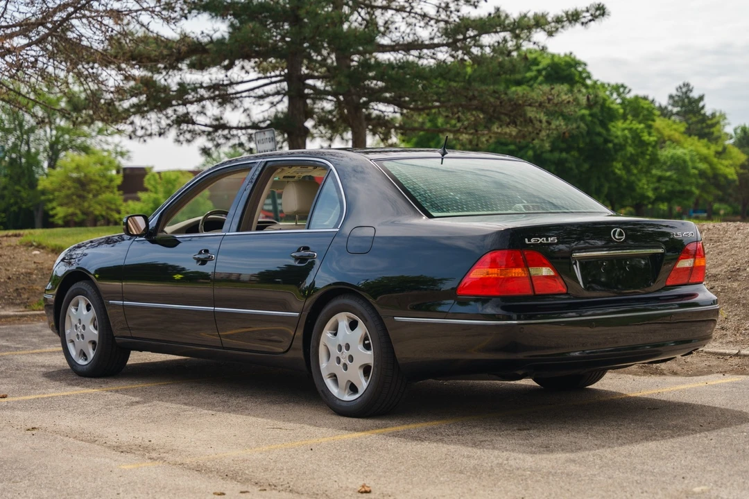 2003 Lexus LS 3rd Gen - Image 10 of 31