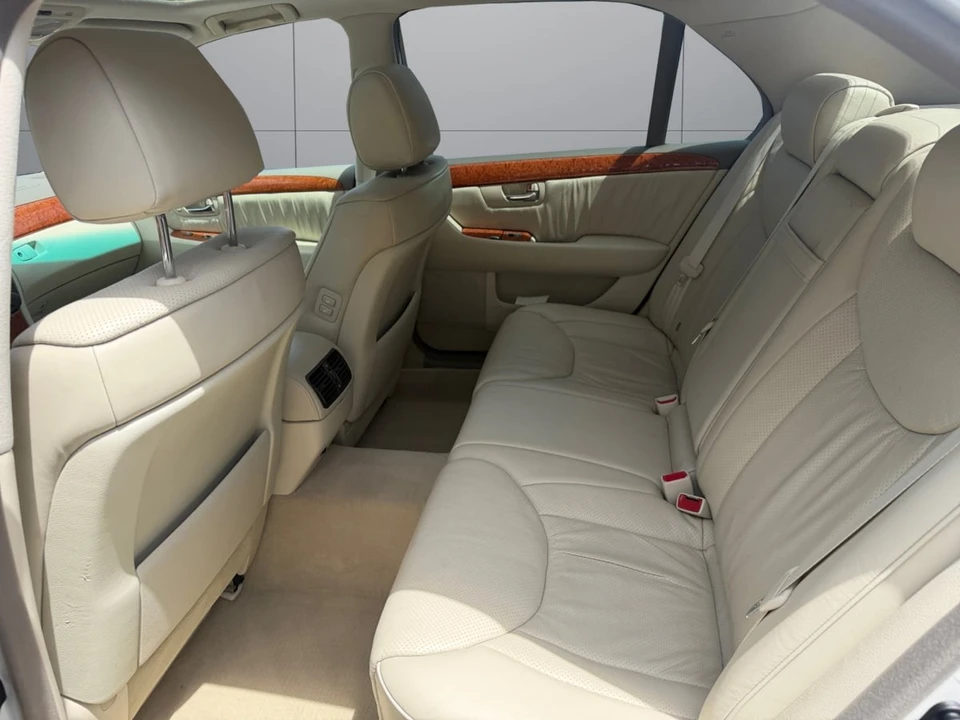 2003 Lexus LS 3rd Gen - Image 16 of 20