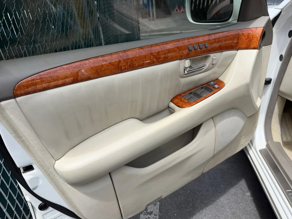 2003 Lexus LS 3rd Gen - Image 11 of 20