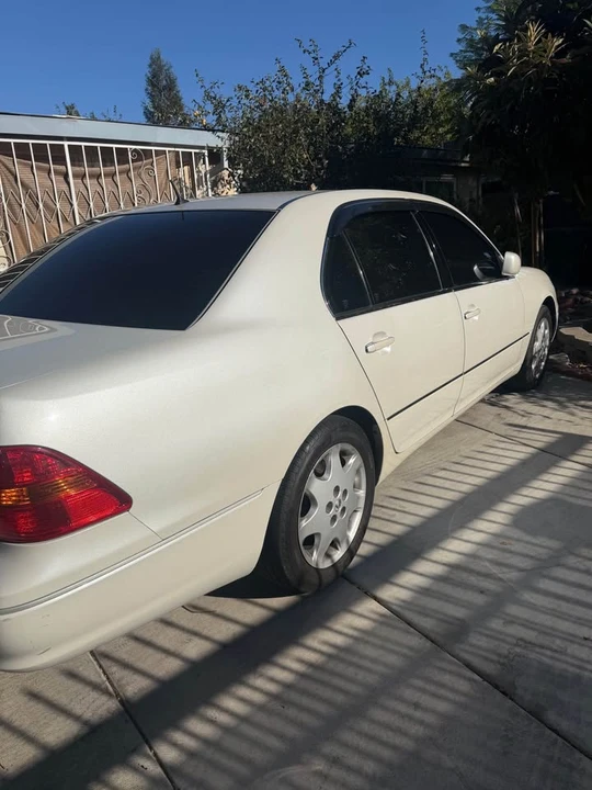 2003 Lexus LS 3rd Gen - Image 6 of 7
