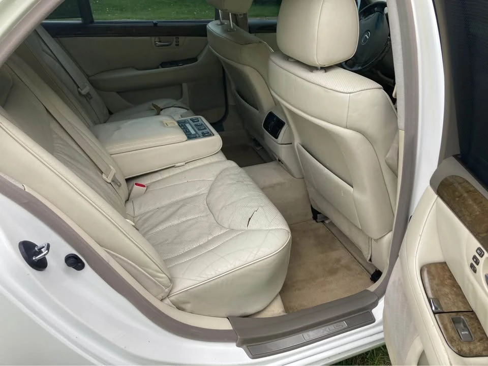 2003 Lexus LS 3rd Gen - Image 9 of 17