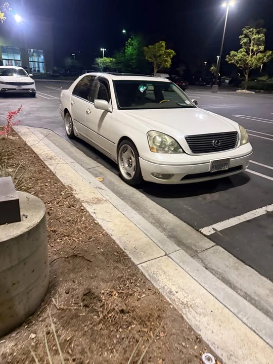 2003 Lexus LS 3rd Gen - Image 9 of 20