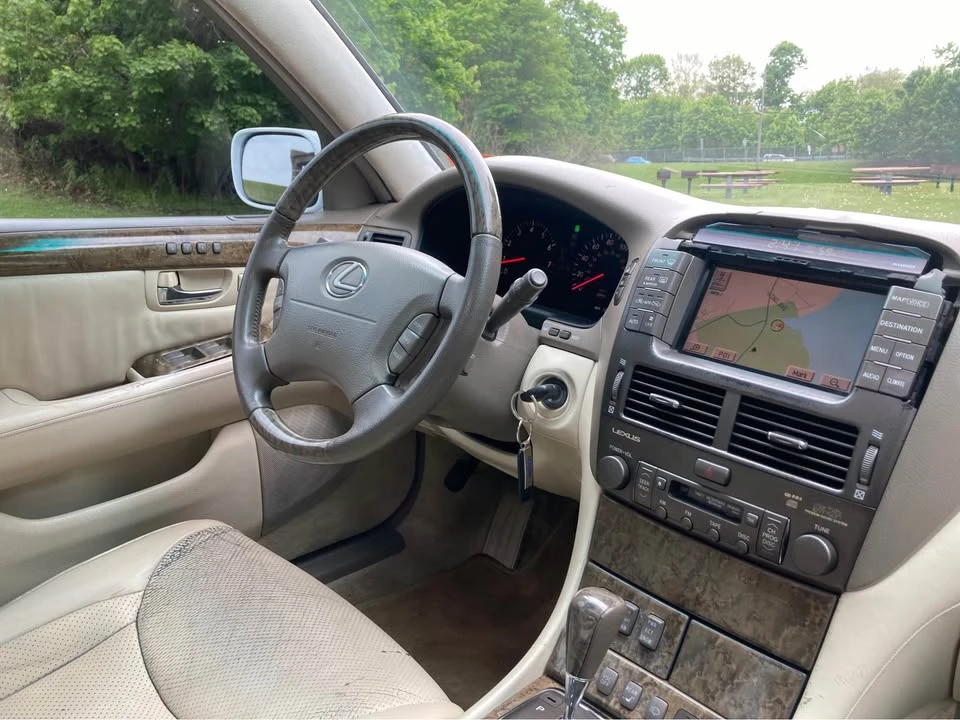 2003 Lexus LS 3rd Gen - Image 11 of 17