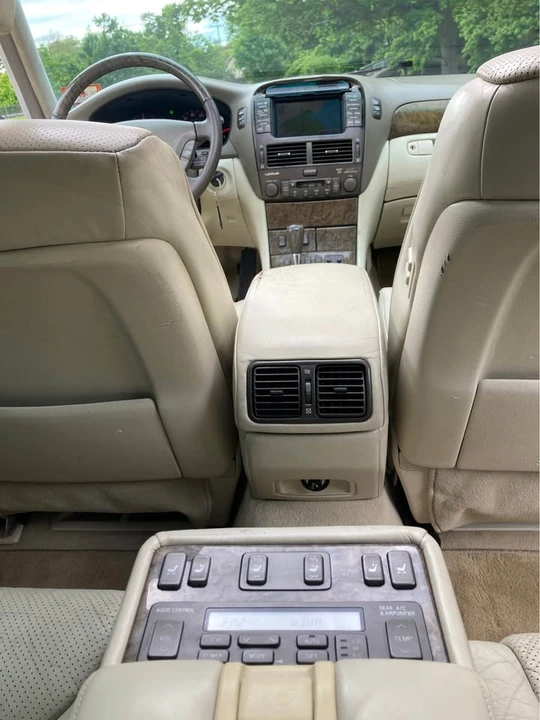2003 Lexus LS 3rd Gen - Image 13 of 17