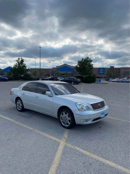 2003 Lexus LS 3rd Gen - Image 2 of 10