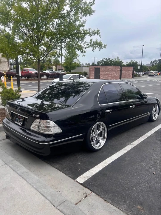 2003 Lexus LS 3rd Gen - Image 13 of 17