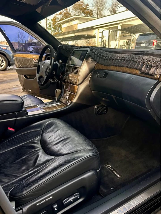 2003 Lexus LS 3rd Gen - Image 10 of 17