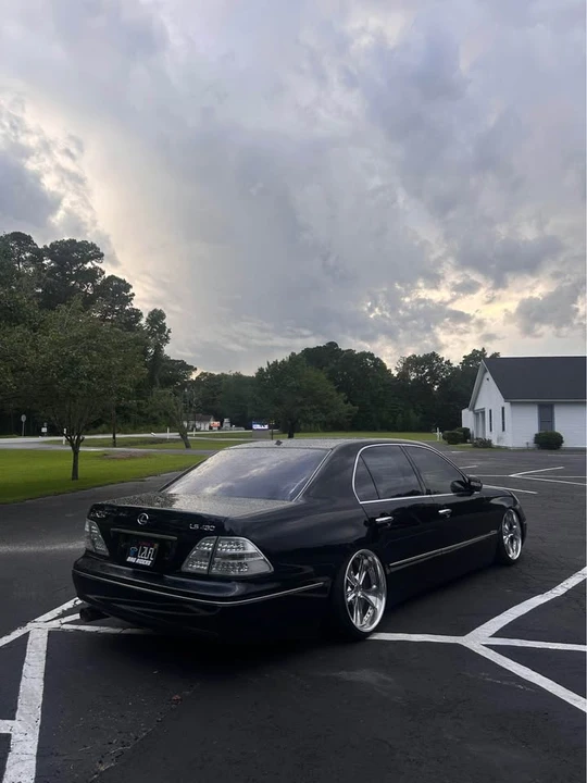 2003 Lexus LS 3rd Gen - Image 12 of 17