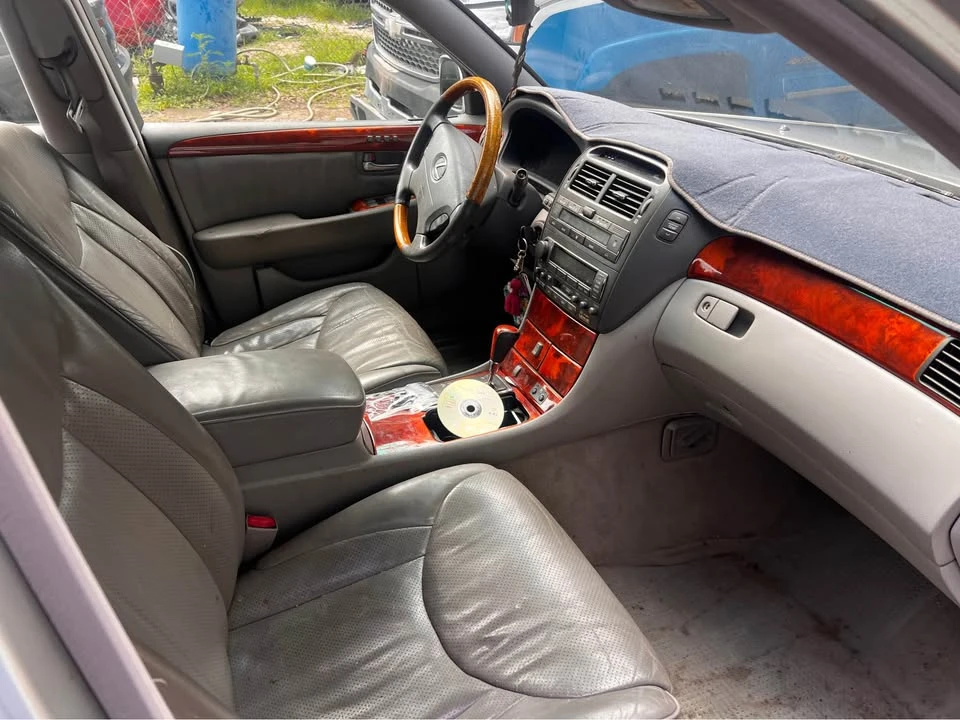 2003 Lexus LS 3rd Gen - Image 7 of 8