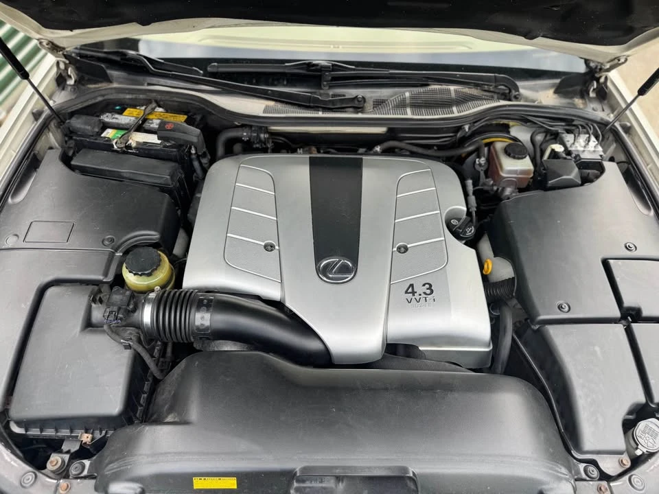 2003 Lexus LS 3rd Gen - Image 16 of 18