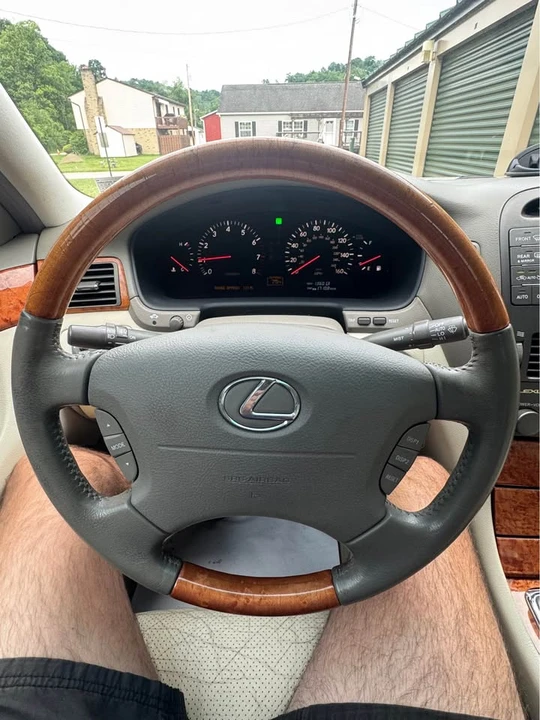 2003 Lexus LS 3rd Gen - Image 11 of 18