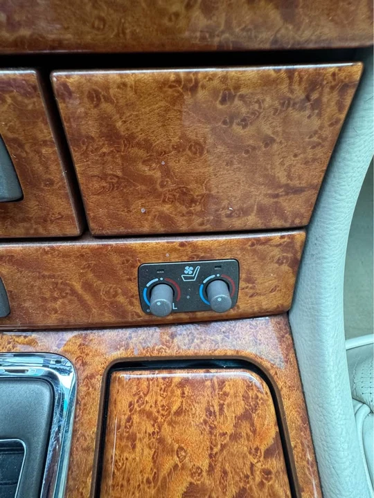 2003 Lexus LS 3rd Gen - Image 15 of 18