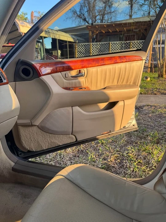 2003 Lexus LS 3rd Gen - Image 11 of 17
