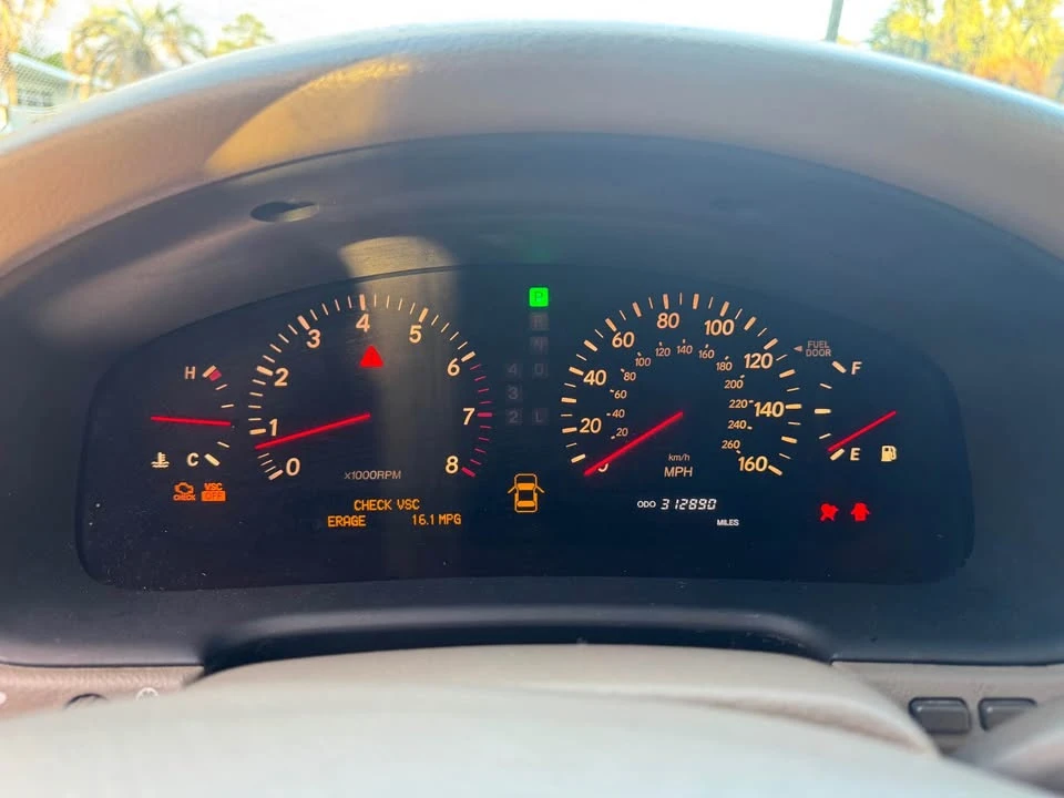 2003 Lexus LS 3rd Gen - Image 8 of 17