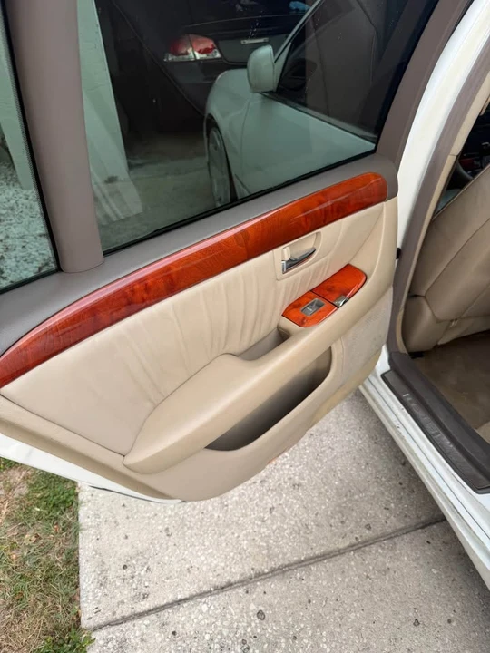 2003 Lexus LS 3rd Gen - Image 5 of 13