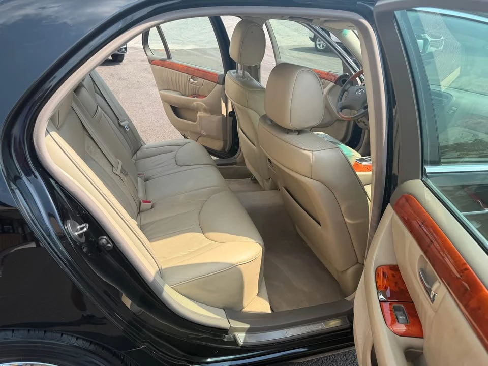 2003 Lexus LS 3rd Gen - Image 11 of 16