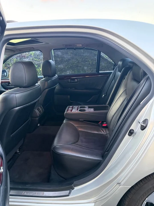 2003 Lexus LS 3rd Gen - Image 15 of 20