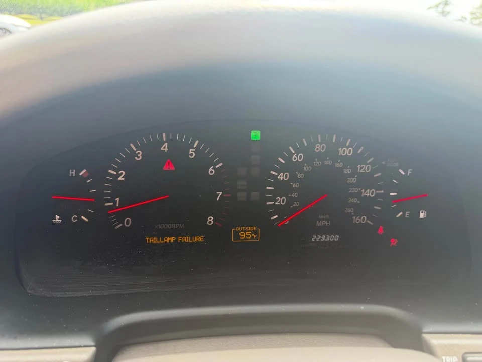 2003 Lexus LS 3rd Gen - Image 16 of 16