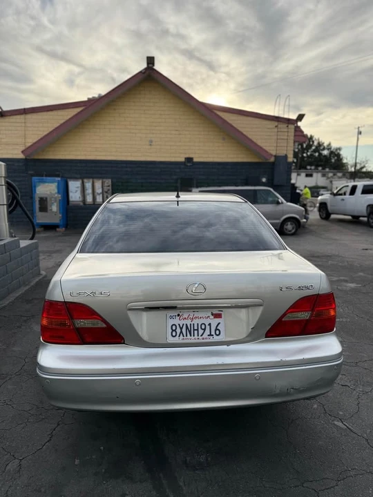 2003 Lexus LS 3rd Gen - Image 11 of 16