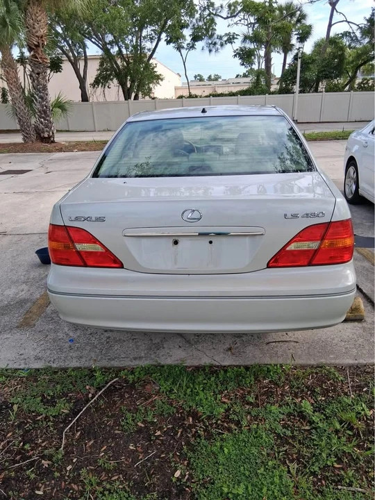 2003 Lexus LS 3rd Gen - Image 7 of 15