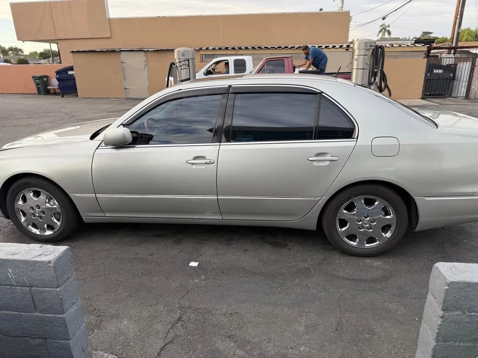 2003 Lexus LS 3rd Gen - Image 10 of 16