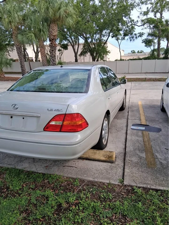 2003 Lexus LS 3rd Gen - Image 9 of 15