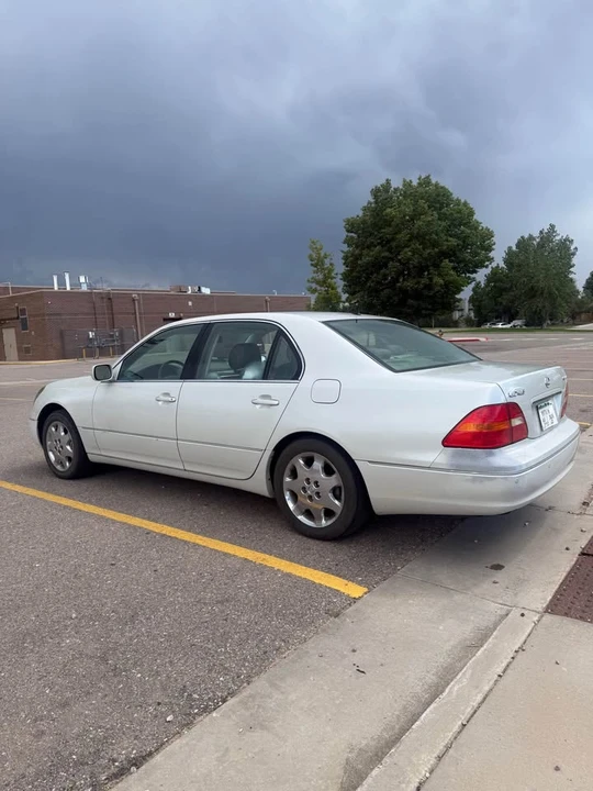 2003 Lexus LS 3rd Gen - Image 4 of 8