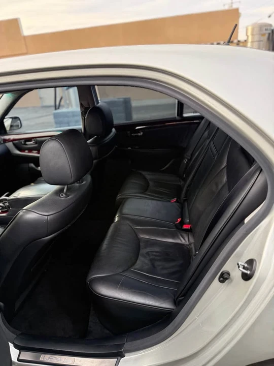 2003 Lexus LS 3rd Gen - Image 6 of 16