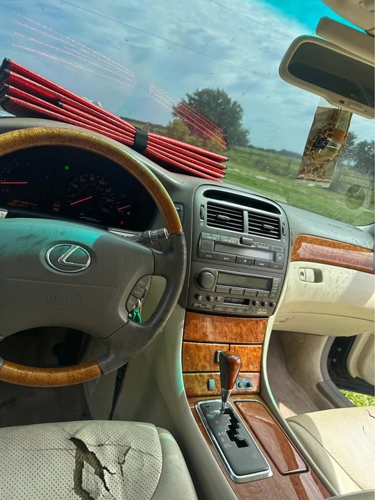 2003 Lexus LS 3rd Gen - Image 7 of 9
