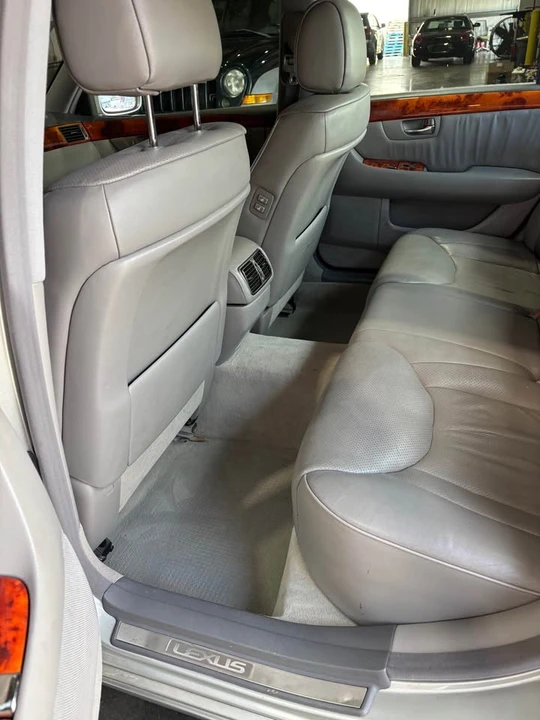 2003 Lexus LS 3rd Gen - Image 9 of 11